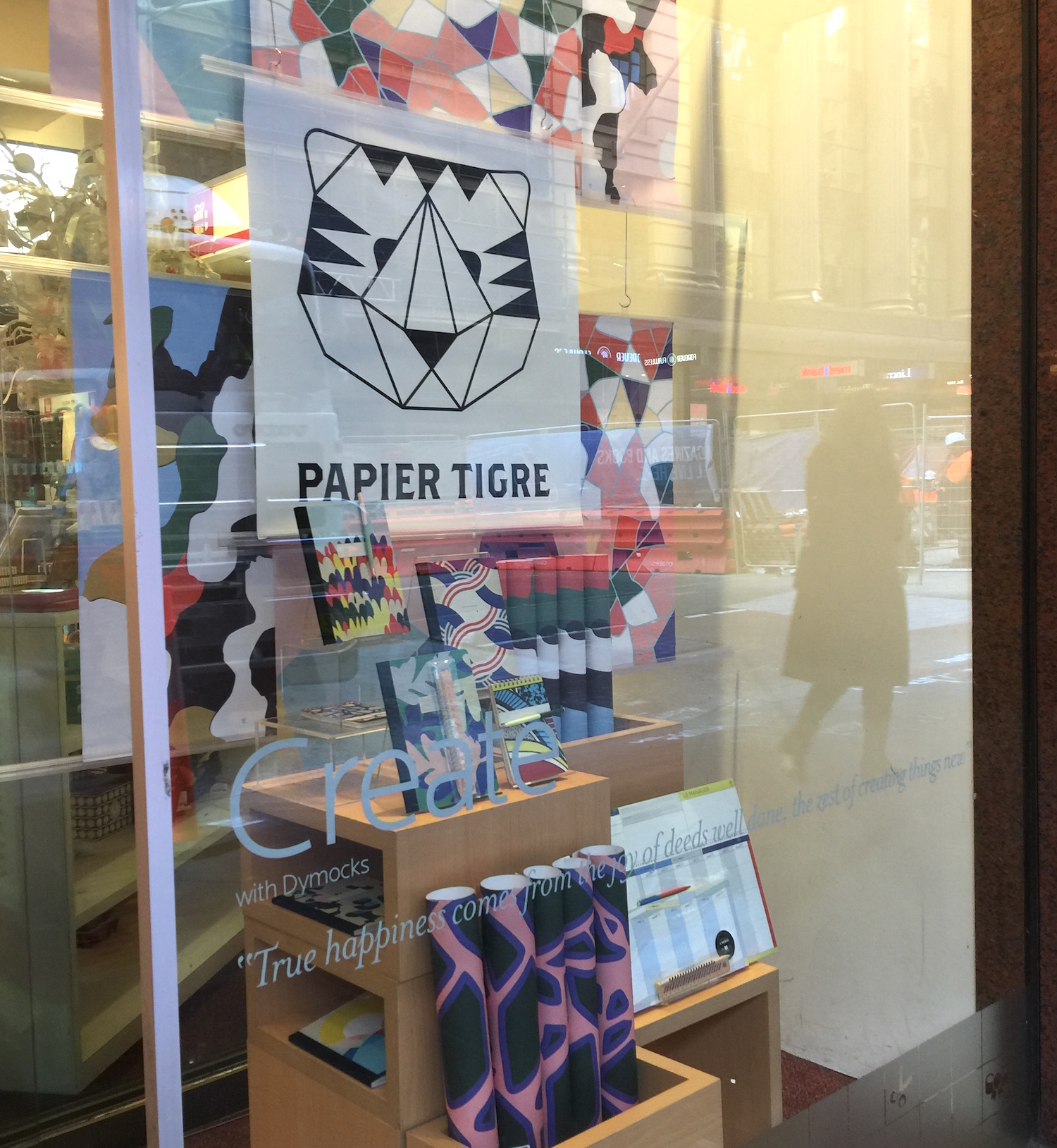 Papier-Tigre-Window_Dymocks